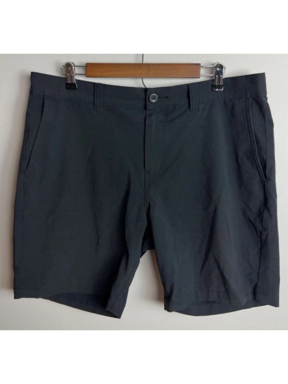 TravisMathew Shorts Black Size 36 Performance Chino Style 1MAA590 Men’s
